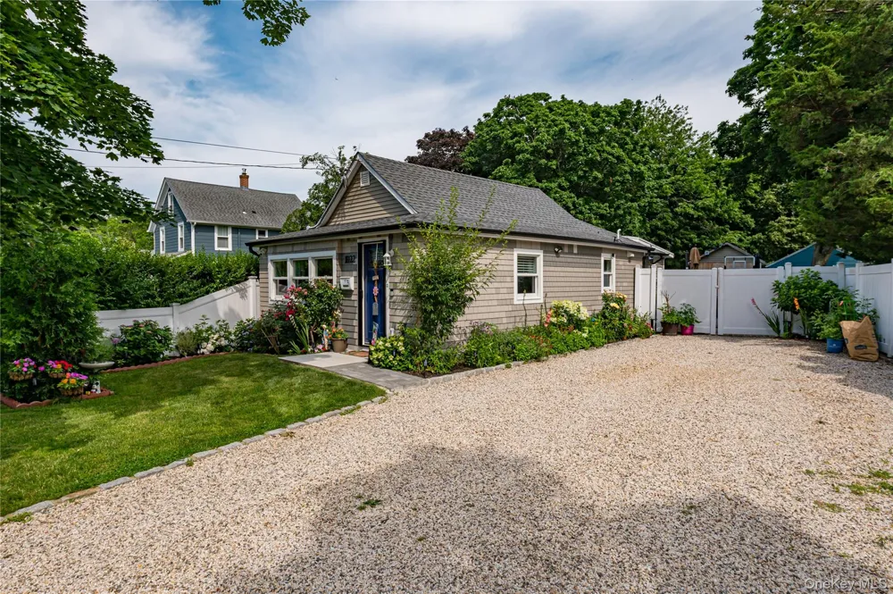 1022 Parkway Street Riverhead, NY 11901