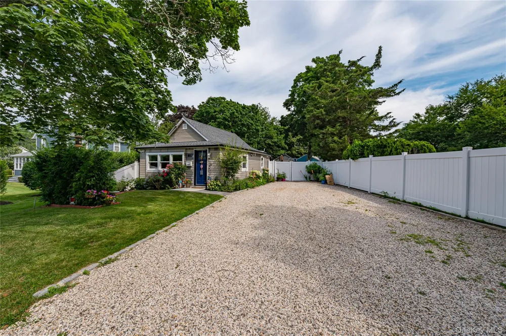1022 Parkway Street Riverhead, NY 11901