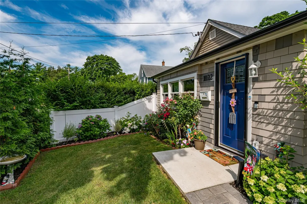 1022 Parkway Street Riverhead, NY 11901
