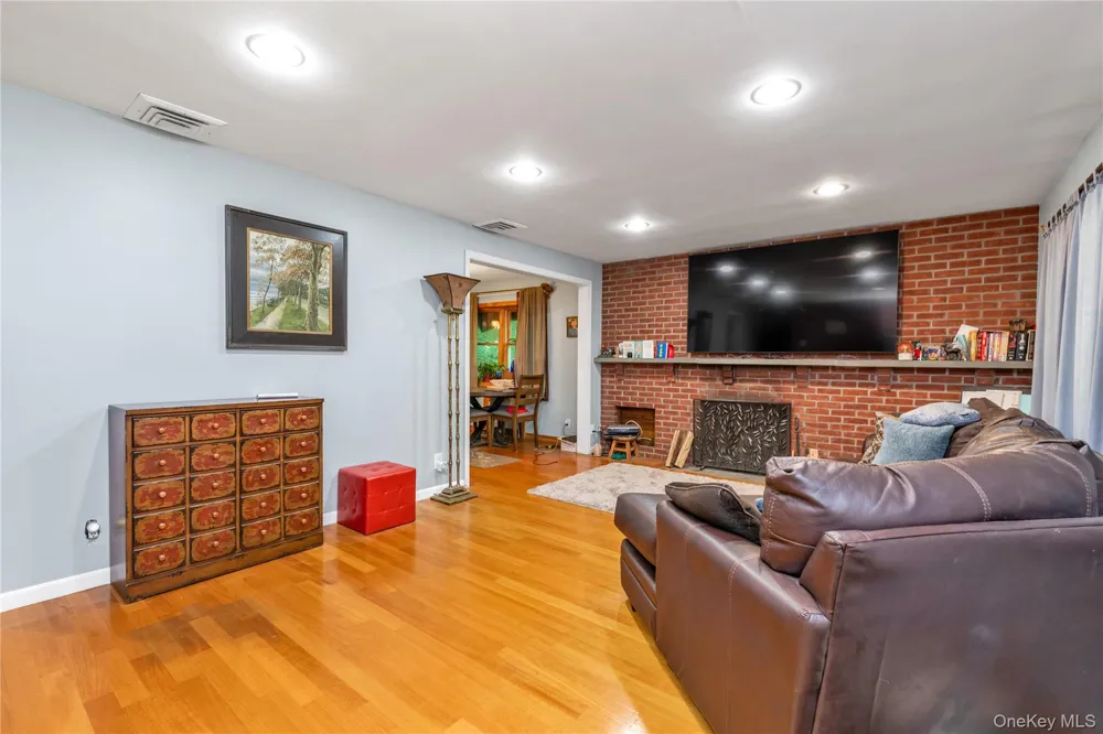 21 Laurel Avenue Sea Cliff, NY 11579