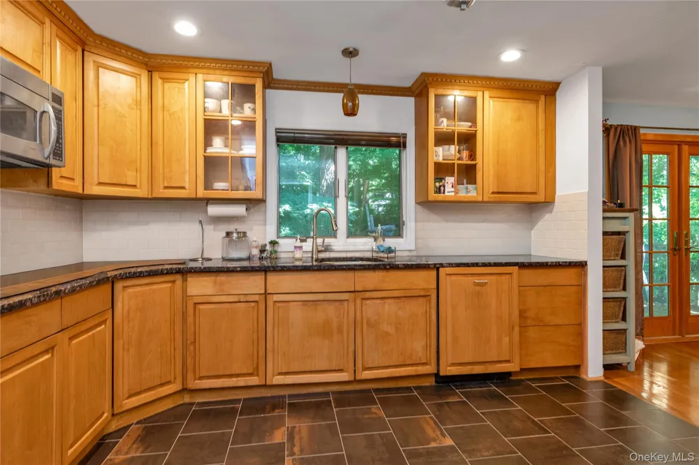 21 Laurel Avenue Sea Cliff, NY 11579