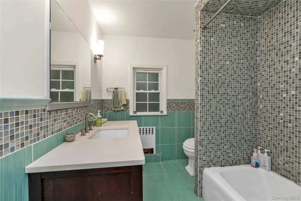 21 Laurel Avenue Sea Cliff, NY 11579