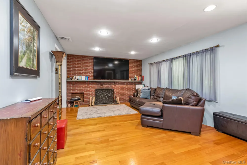 21 Laurel Avenue Sea Cliff, NY 11579