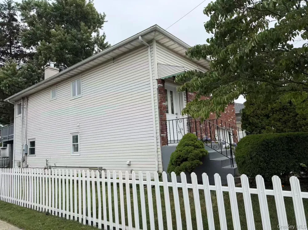858 Oliver Avenue Westbury, NY 11590