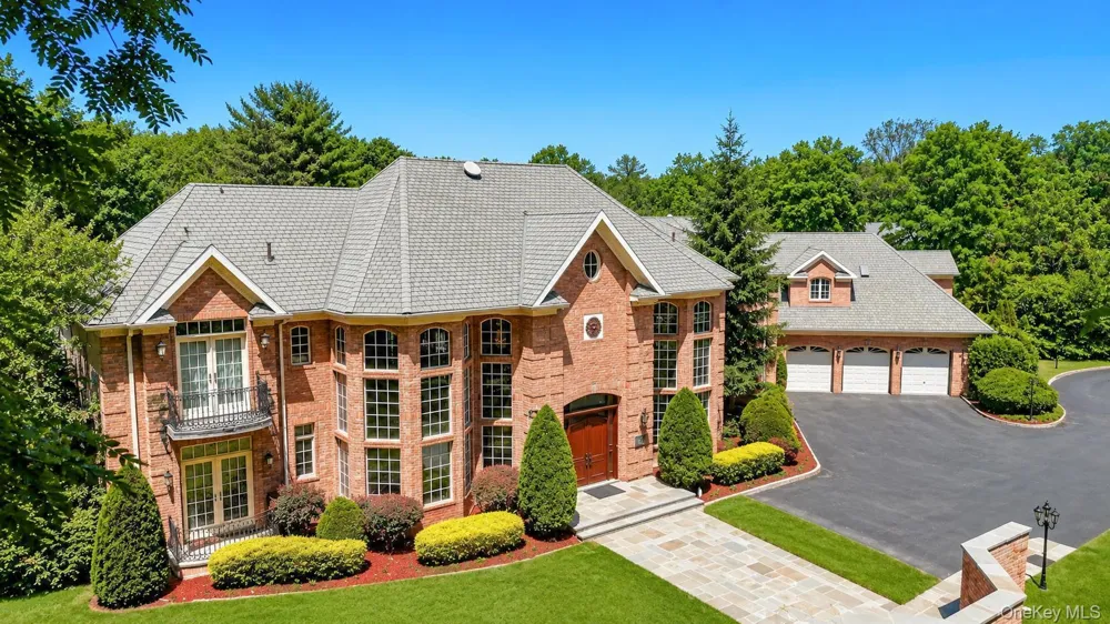 250 Oyster Bay Road Locust Valley, NY 11560