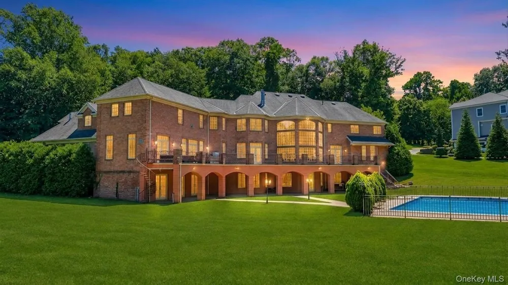 250 Oyster Bay Road Locust Valley, NY 11560