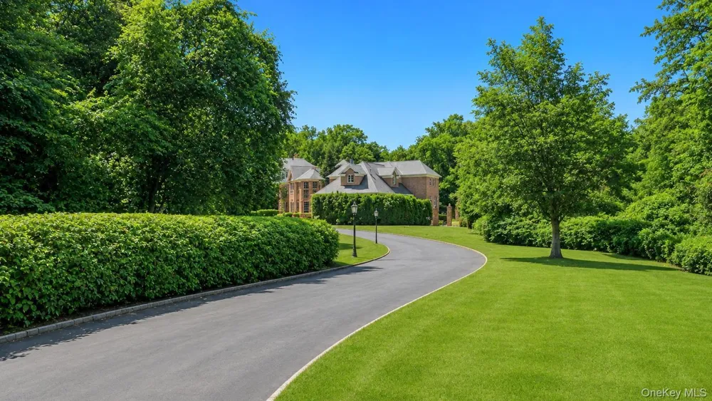 250 Oyster Bay Road Locust Valley, NY 11560