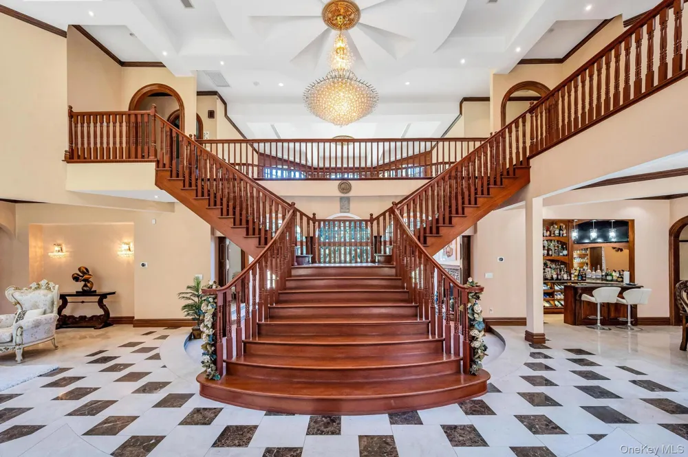 250 Oyster Bay Road Locust Valley, NY 11560