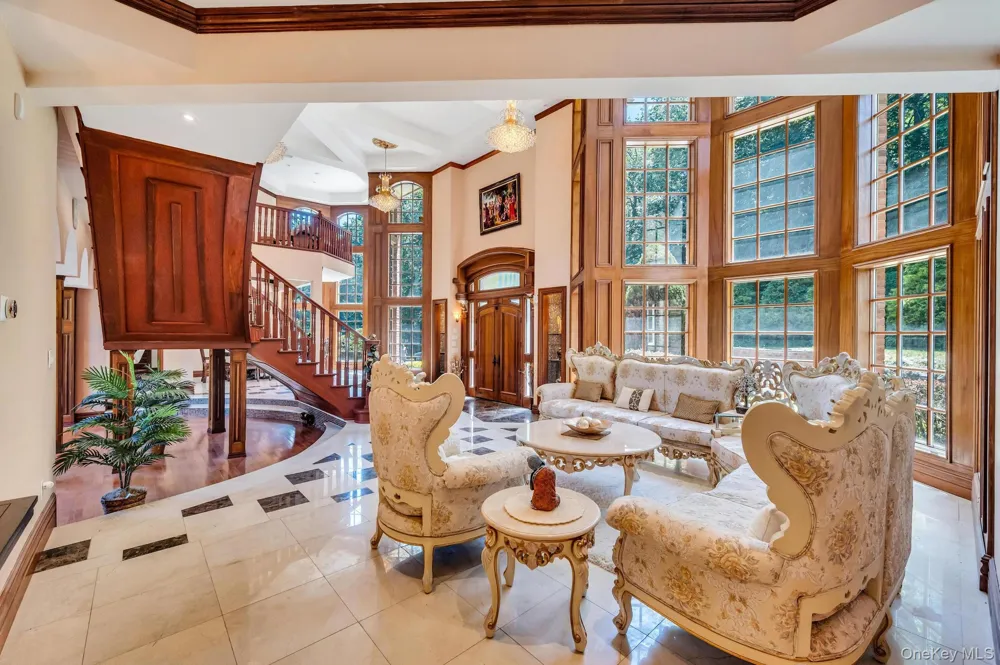 250 Oyster Bay Road Locust Valley, NY 11560