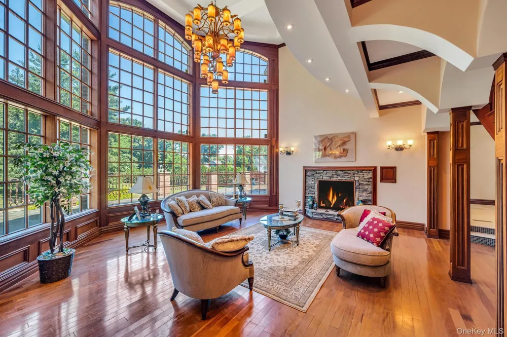 250 Oyster Bay Road Locust Valley, NY 11560