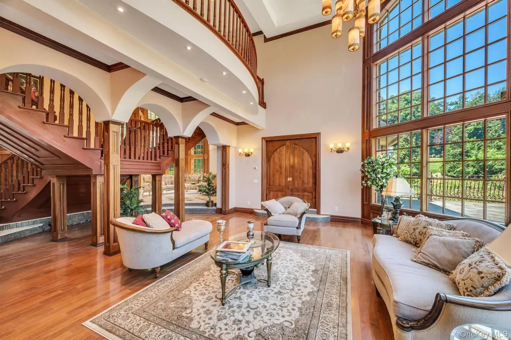 250 Oyster Bay Road Locust Valley, NY 11560