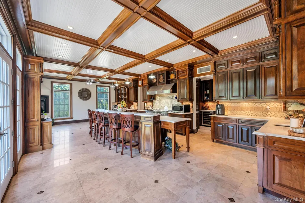 250 Oyster Bay Road Locust Valley, NY 11560