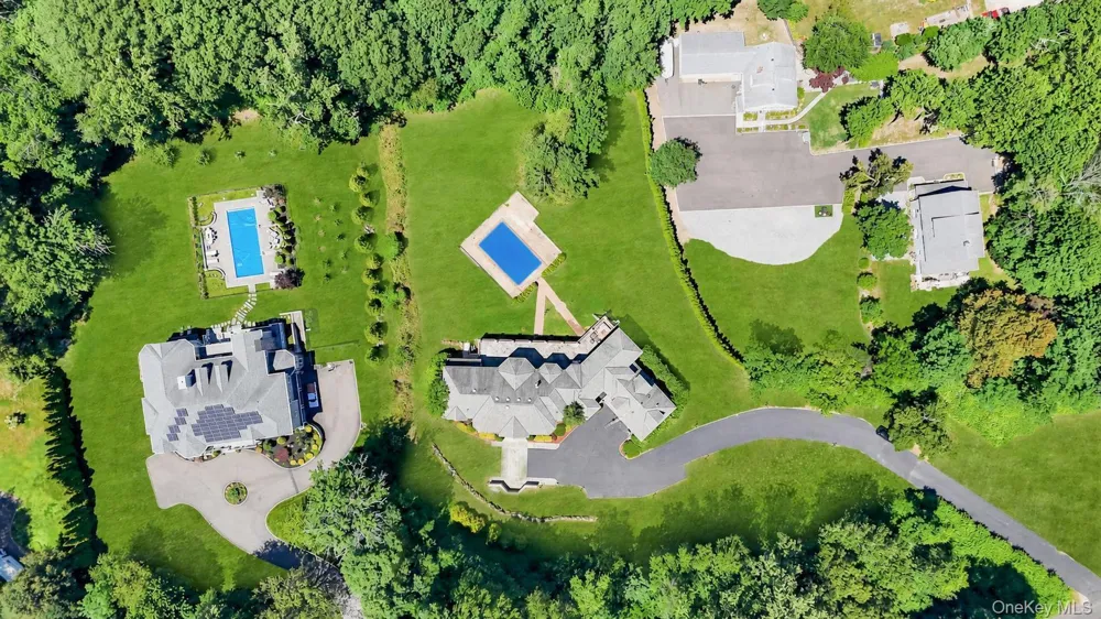 250 Oyster Bay Road Locust Valley, NY 11560