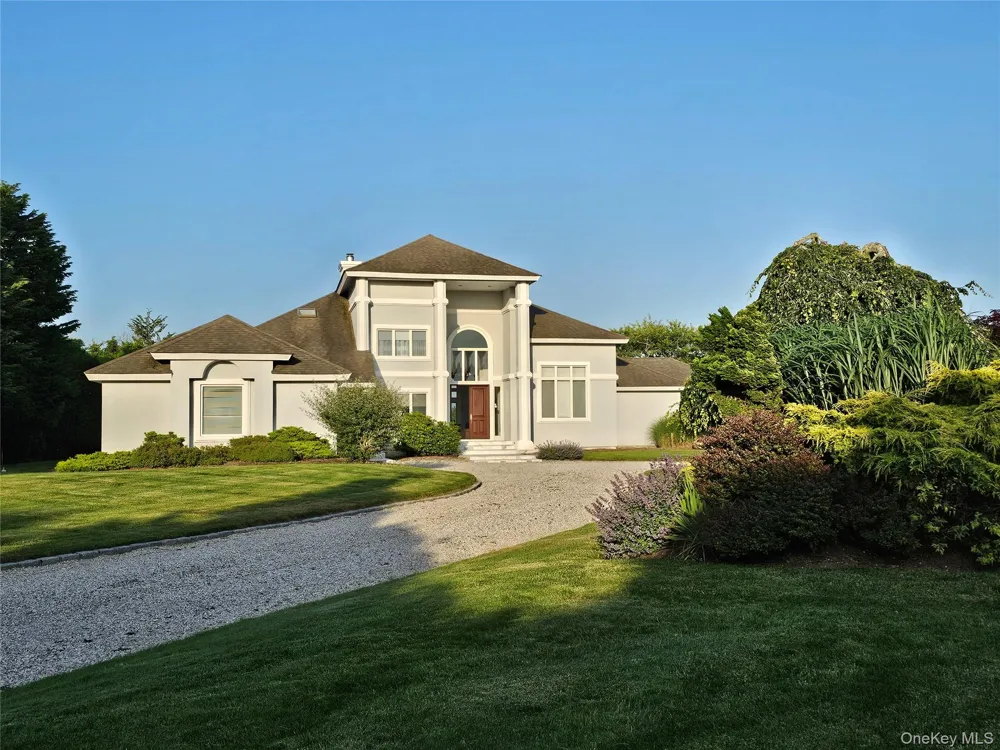 18 Pine Tree Lane Westhampton, NY 11977