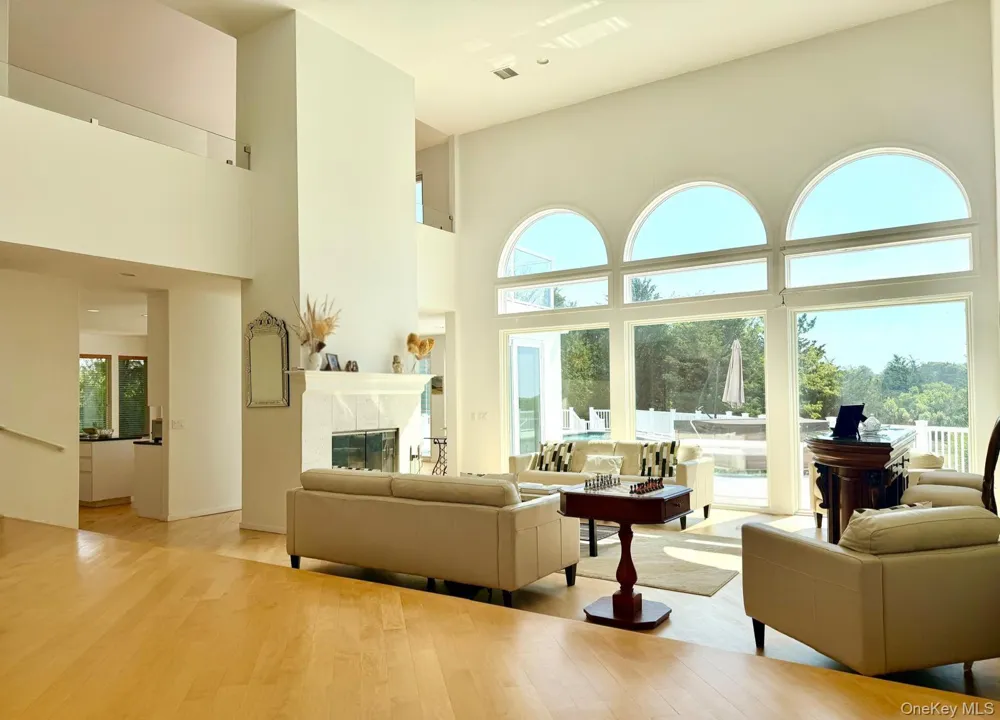 18 Pine Tree Lane Westhampton, NY 11977