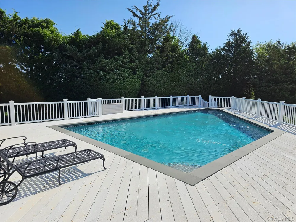 18 Pine Tree Lane Westhampton, NY 11977