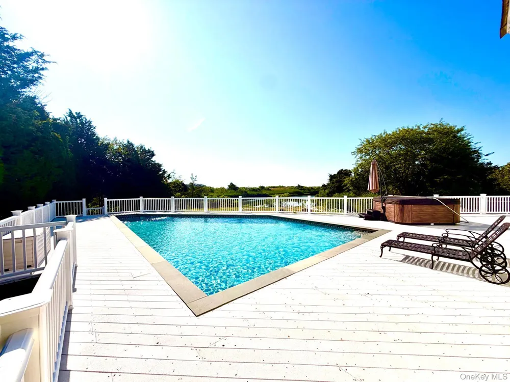 18 Pine Tree Lane Westhampton, NY 11977