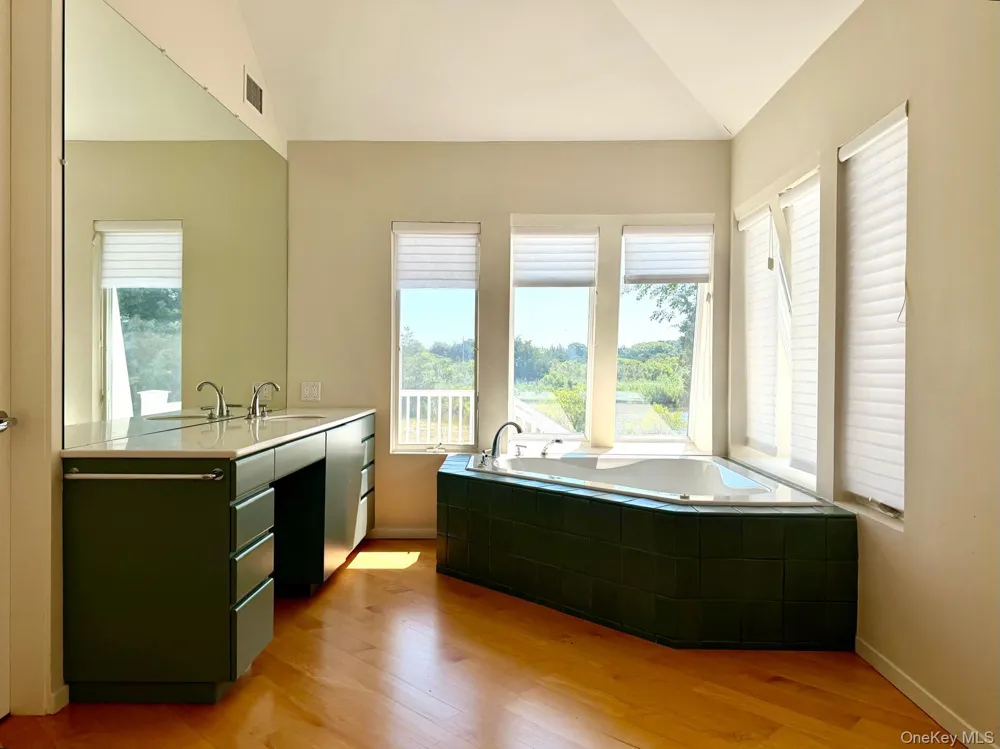 18 Pine Tree Lane Westhampton, NY 11977