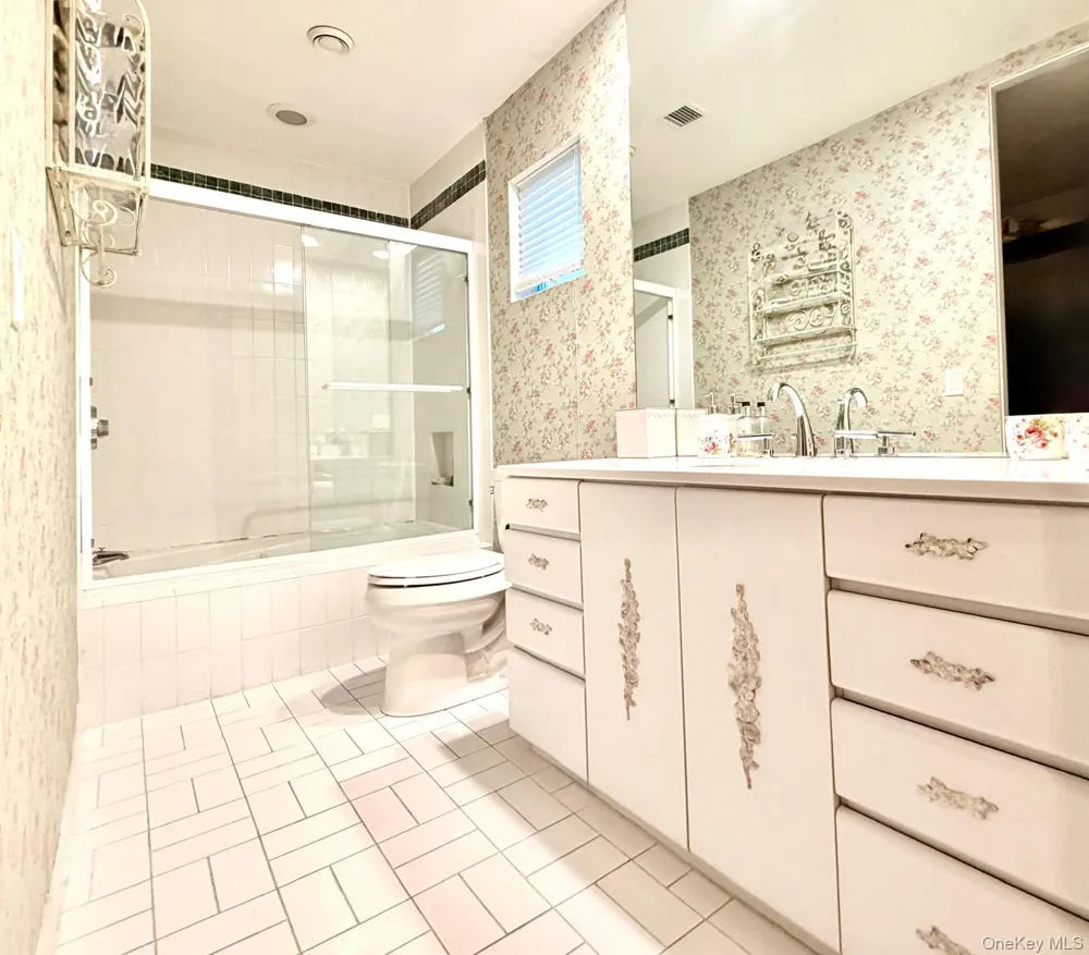 18 Pine Tree Lane Westhampton, NY 11977