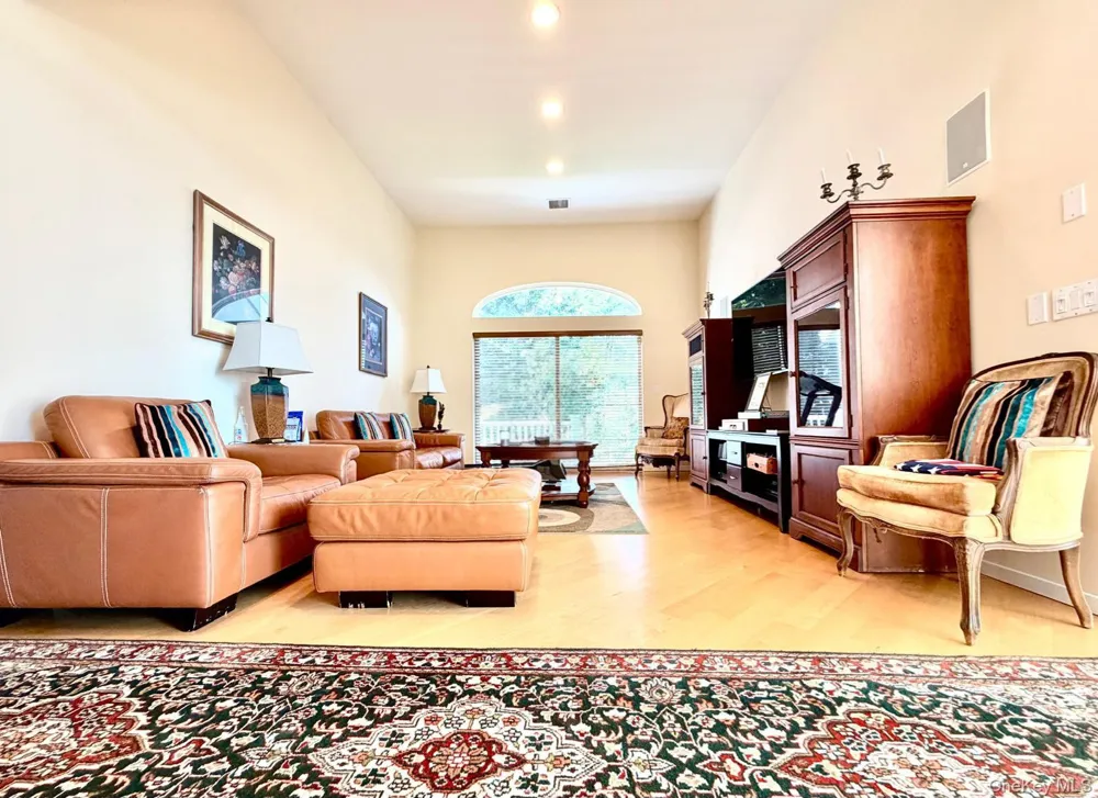 18 Pine Tree Lane Westhampton, NY 11977