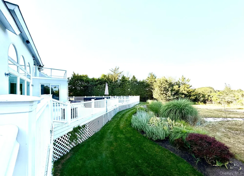 18 Pine Tree Lane Westhampton, NY 11977