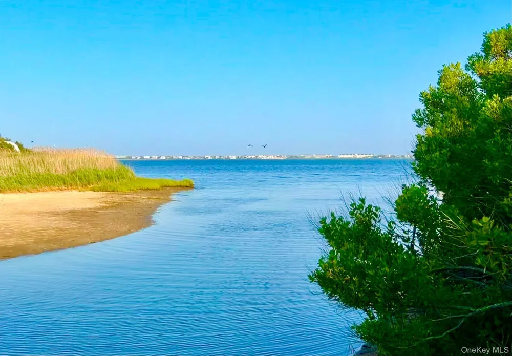 18 Pine Tree Lane Westhampton, NY 11977