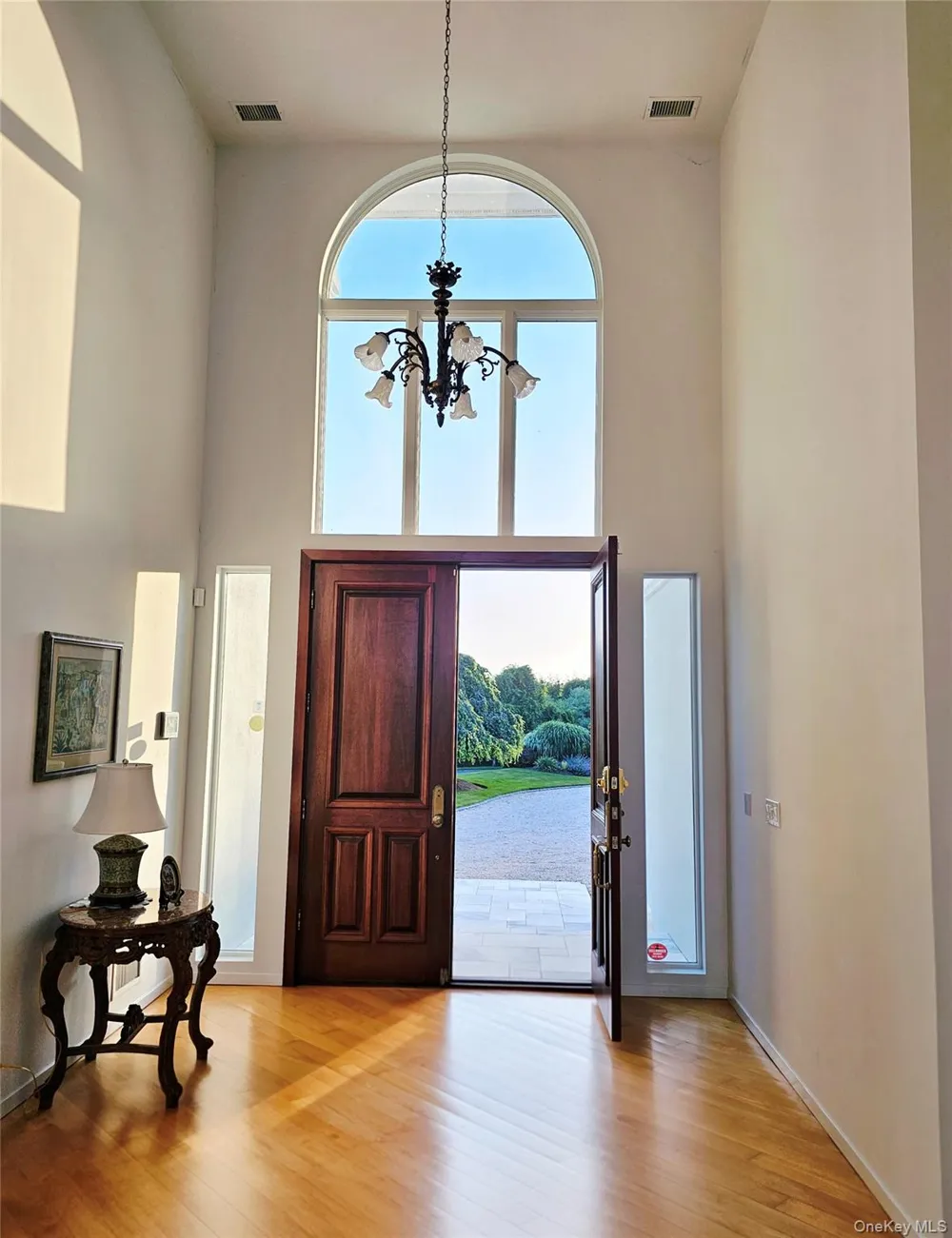 18 Pine Tree Lane Westhampton, NY 11977