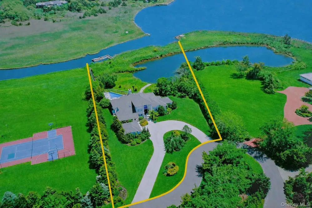 18 Pine Tree Lane Westhampton, NY 11977