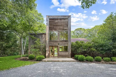 26 Woodland Way