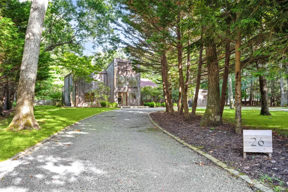 26 Woodland Way Quogue, NY 11959
