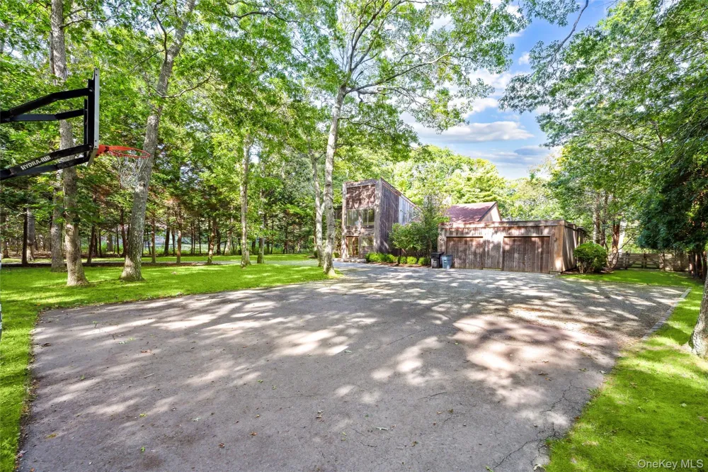 26 Woodland Way Quogue, NY 11959