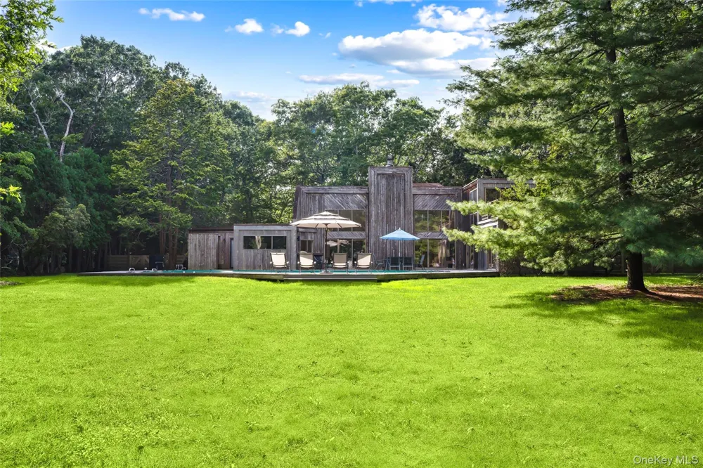 26 Woodland Way Quogue, NY 11959