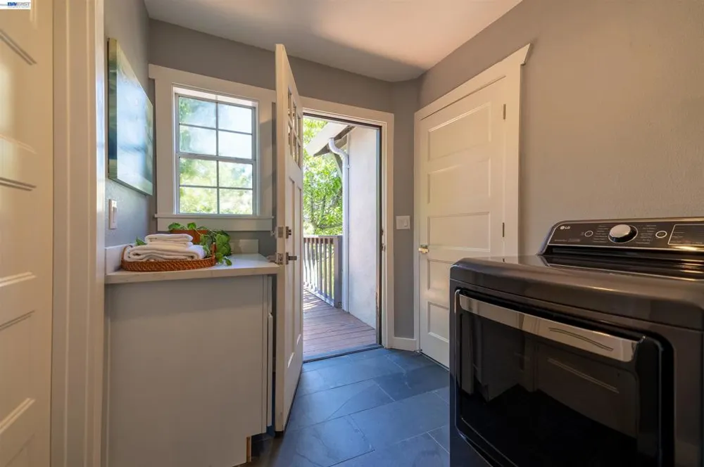 16004 Wellington Way Castro Valley, CA 94578