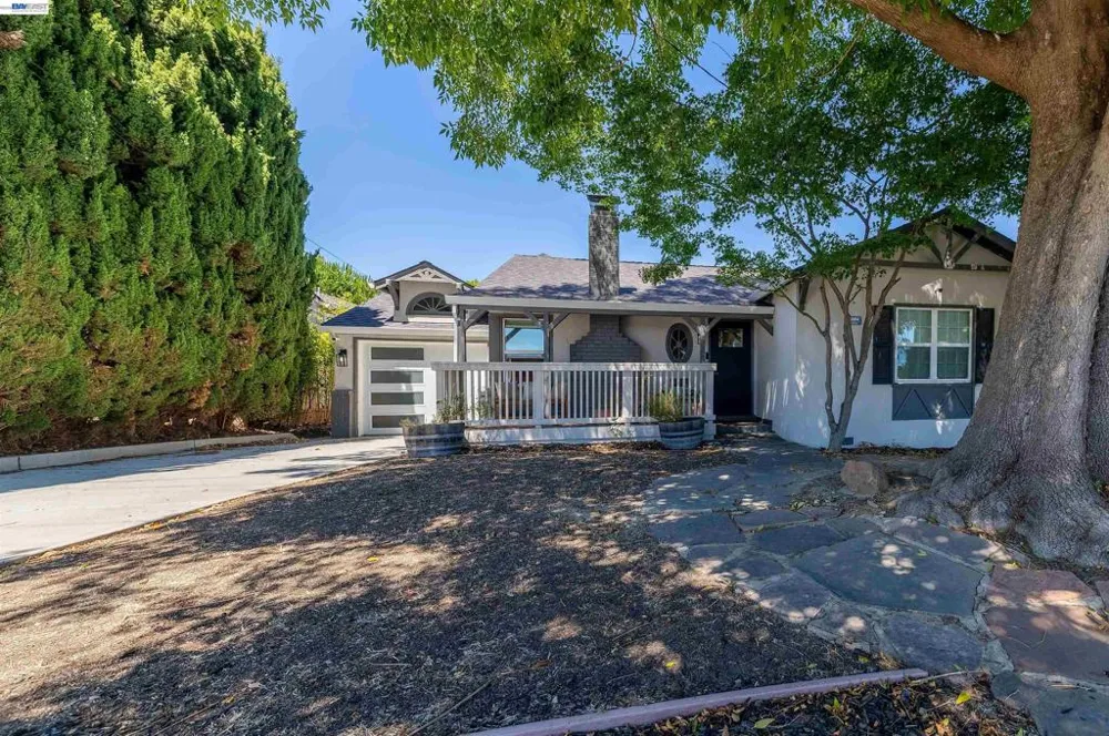 16004 Wellington Way Castro Valley, CA 94578