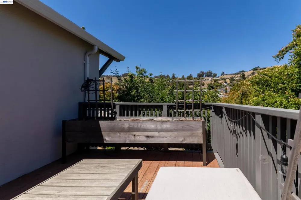 16004 Wellington Way Castro Valley, CA 94578
