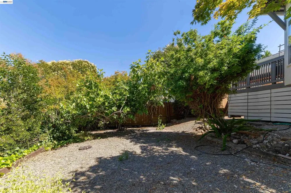 16004 Wellington Way Castro Valley, CA 94578