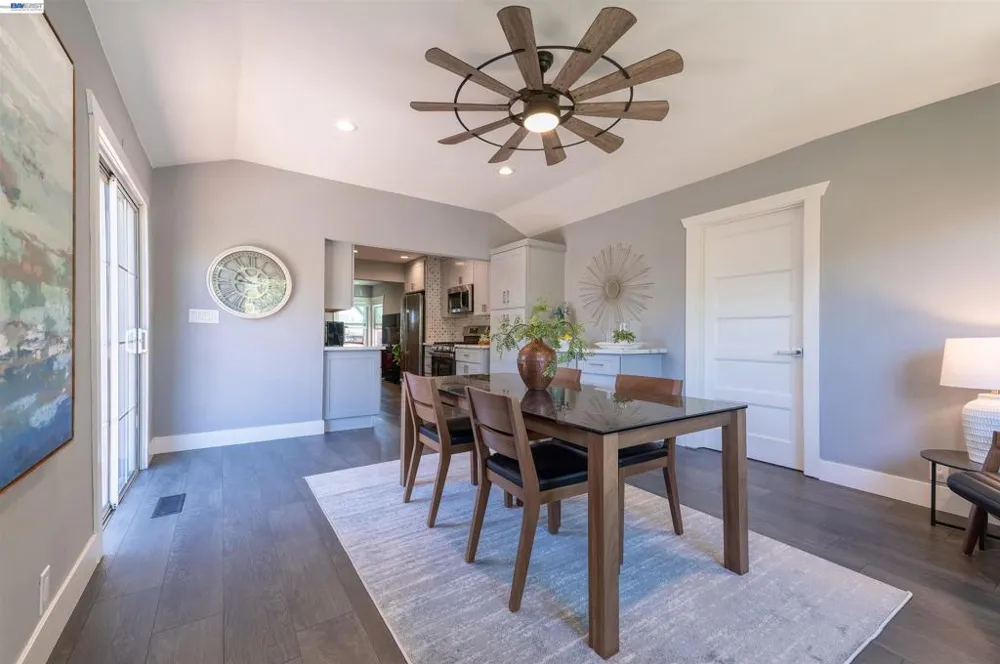 16004 Wellington Way Castro Valley, CA 94578