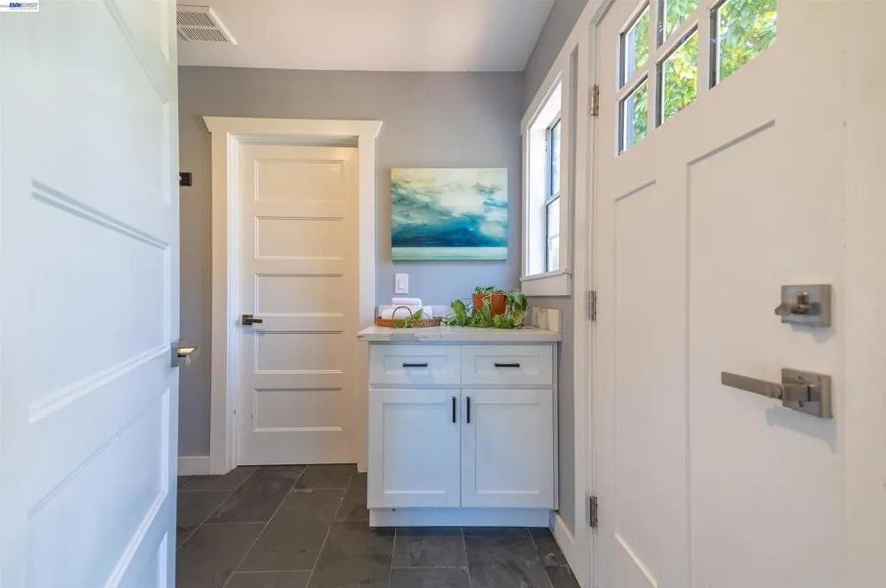 16004 Wellington Way Castro Valley, CA 94578