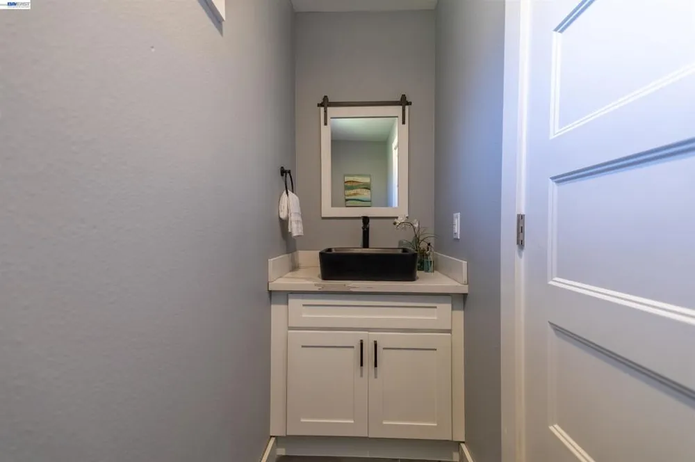 16004 Wellington Way Castro Valley, CA 94578
