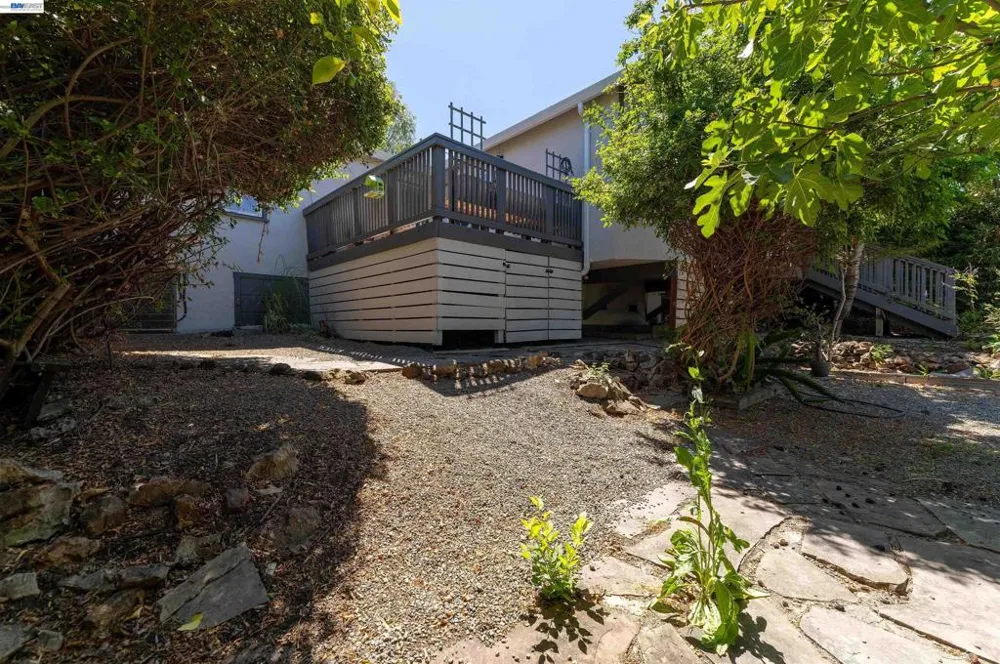 16004 Wellington Way Castro Valley, CA 94578