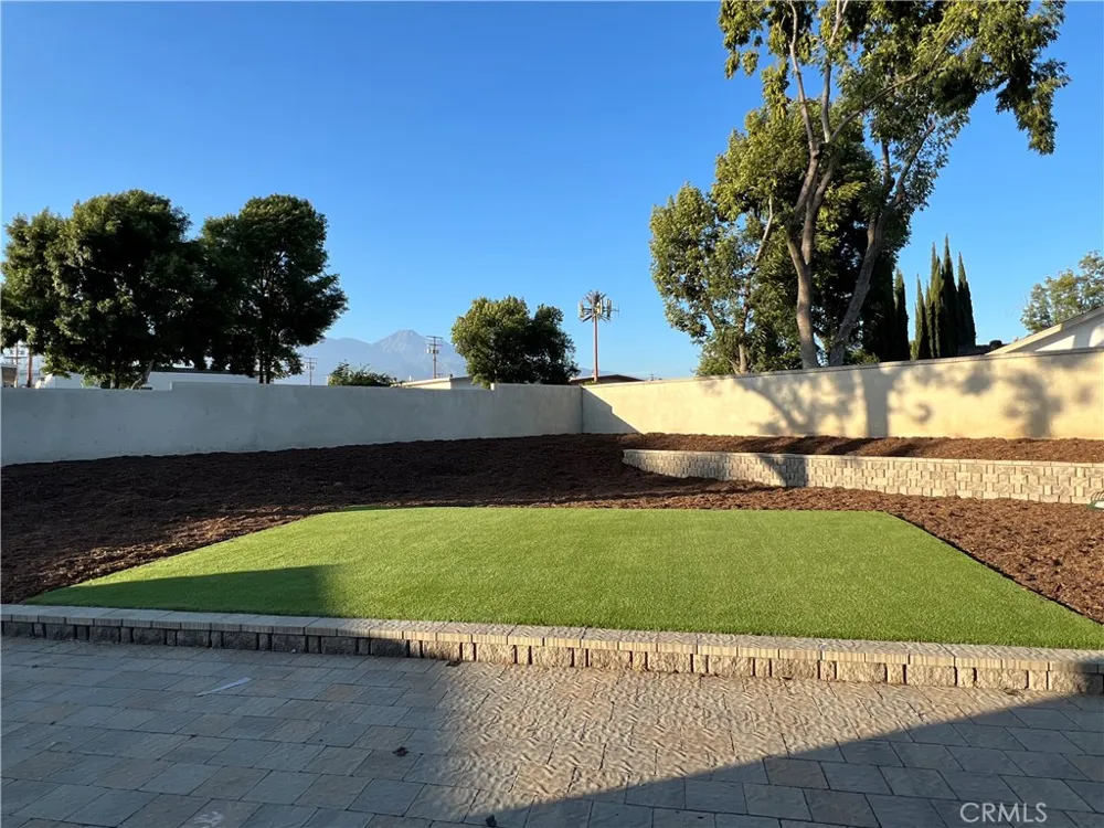 122 Fulton Way Upland, CA 91786