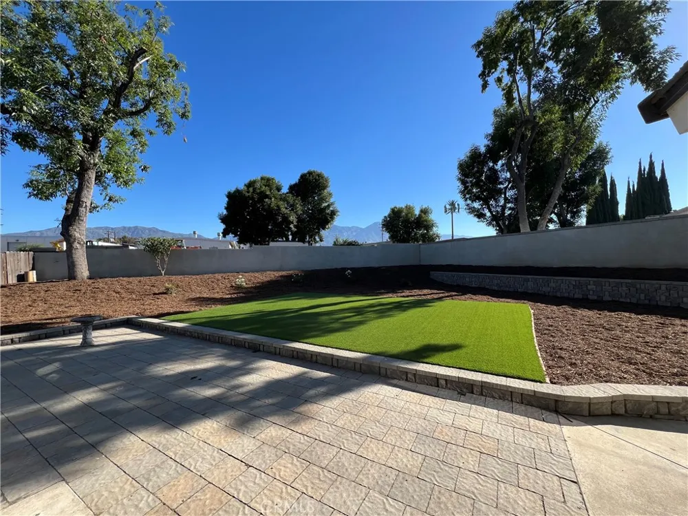 122 Fulton Way Upland, CA 91786