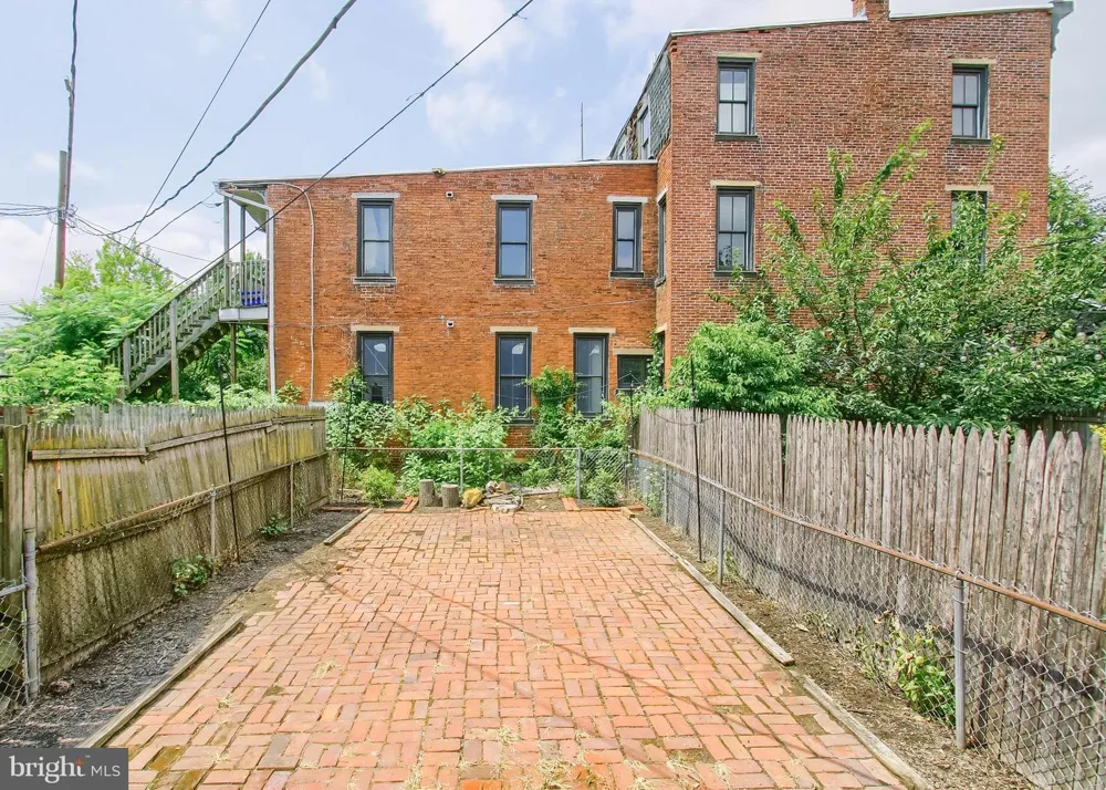 232 PEFFER STREET Harrisburg, PA 17102