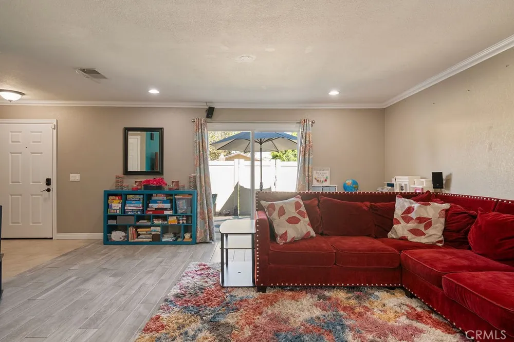 555 D Upland, CA 91786