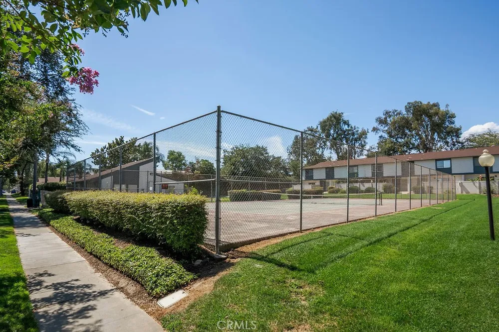 555 D Upland, CA 91786