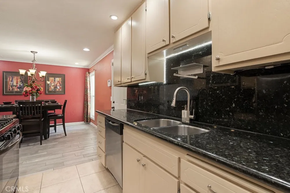 555 D Upland, CA 91786