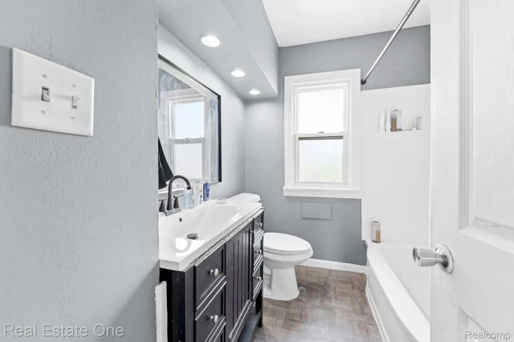 1840 Morris Avenue Lincoln Park City, MI 48146