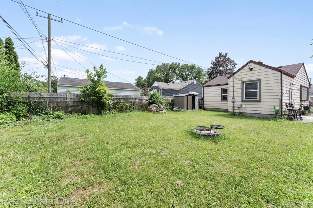 1840 Morris Avenue Lincoln Park City, MI 48146