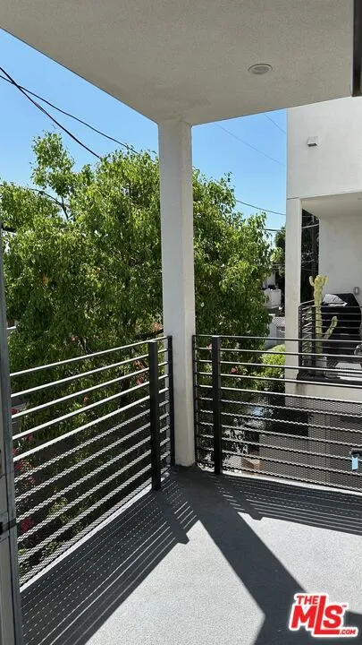 5226 Satsuma Avenue North Hollywood, CA 91601