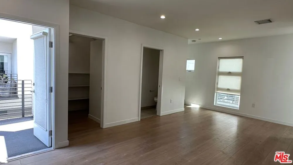 5226 Satsuma Avenue North Hollywood, CA 91601